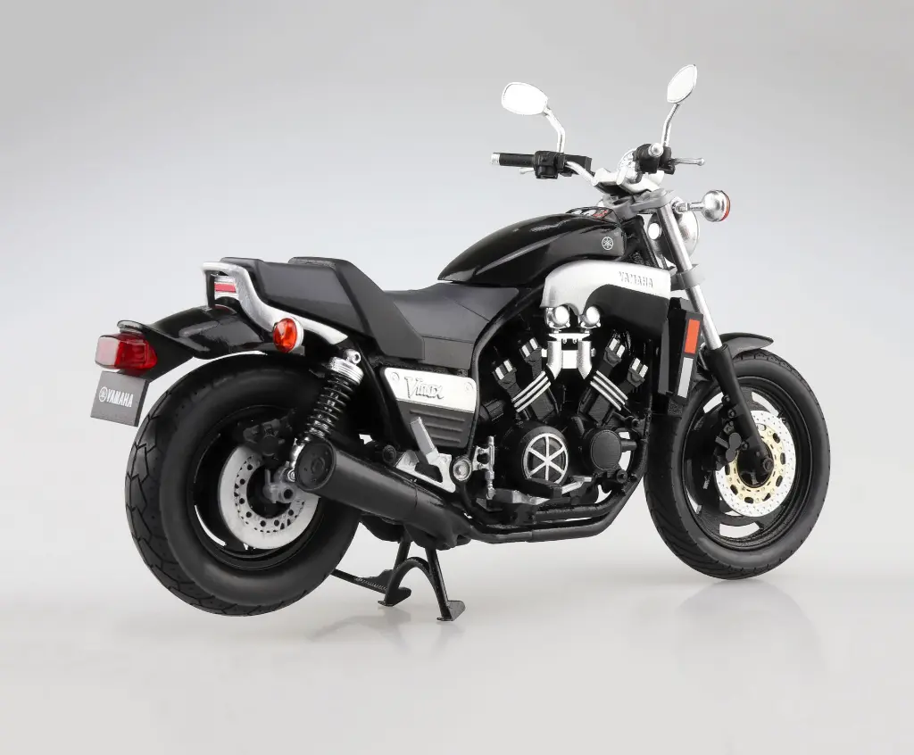 112 Yamaha Vmax Black 2.webp