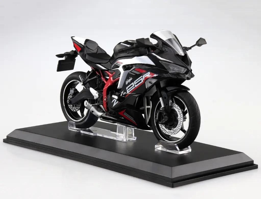 Kawasaki Ninja ZX-25R Metallic Spark Black x Pearl Flat Stardust White1.webp